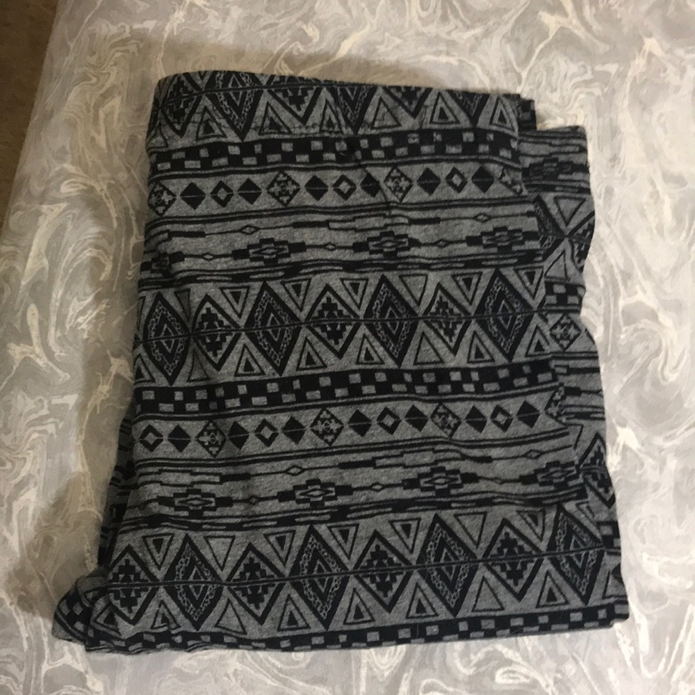 Grey pattern leggings